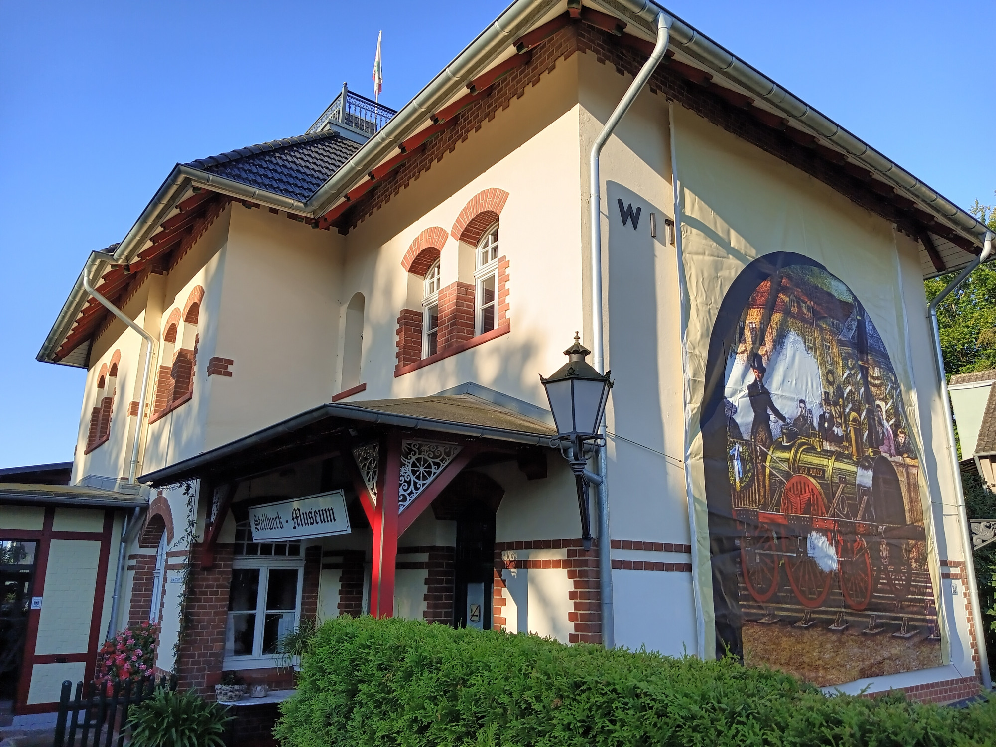 Thumbnail für Den Beitrag: Wohnen im Denkmal Bahnhof Witterschlick